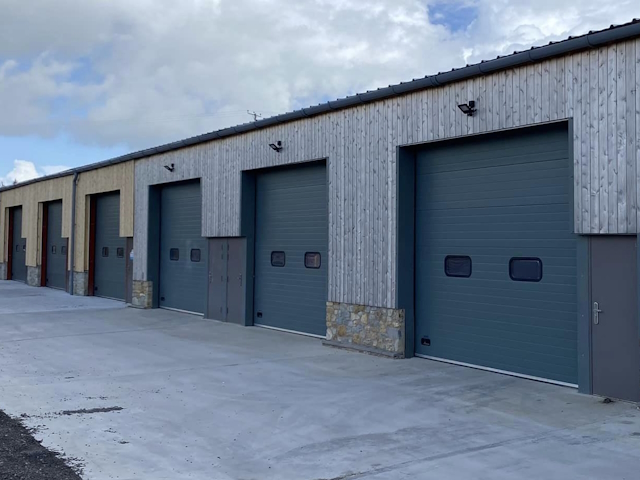 Shapow Gap mature next to fresh 171 British Cedar Mature V fresh installed 171